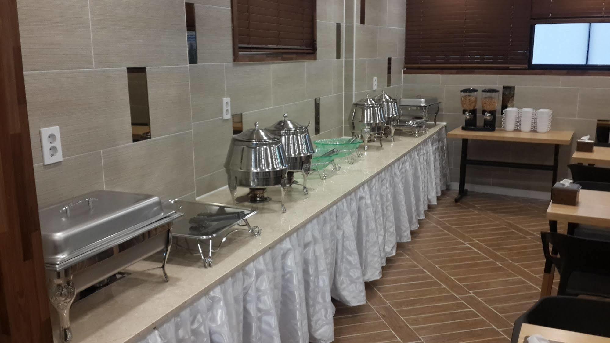 New Suwon Hotel Екстериор снимка